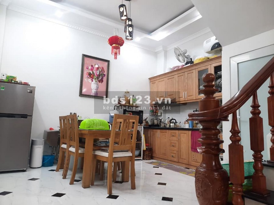 Nhà đẹp phố Nguyễn Chí Thanh, dt 44m2, 5 tầng, phân lô, gần phố ô tô đỗ cửa, giá 6.3 tỷ