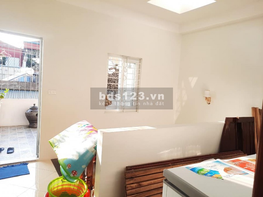 Nhà đẹp phố Nguyễn Chí Thanh, dt 44m2, 5 tầng, phân lô, gần phố ô tô đỗ cửa, giá 6.3 tỷ