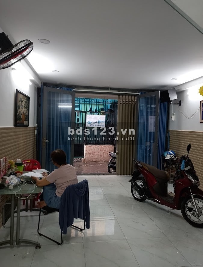Bán nhà Ni Sư Huỳnh Liên 34m2, nhà đầu hẻm lớn, q Tân Bình chỉ 2 tỷ 9