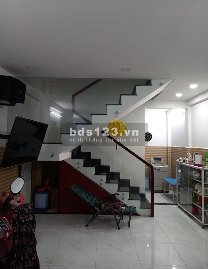 Bán nhà Ni Sư Huỳnh Liên 34m2, nhà đầu hẻm lớn, q Tân Bình chỉ 2 tỷ 9