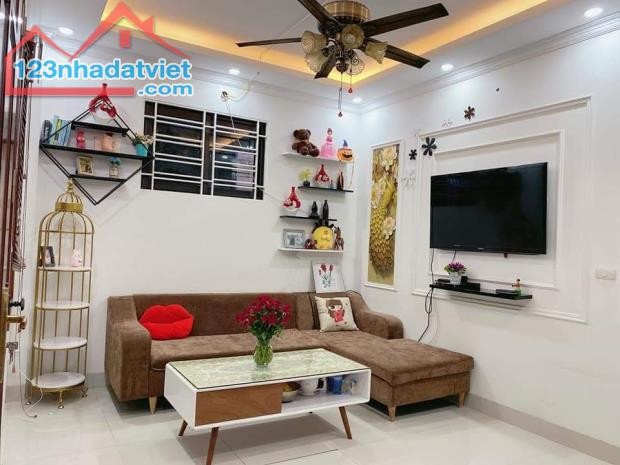 Nhà đẹp 5 tầng phố Tư Đình ô tô đỗ cửa, 2 mặt thoáng, dt 45m2, giá 3.78 tỷ
