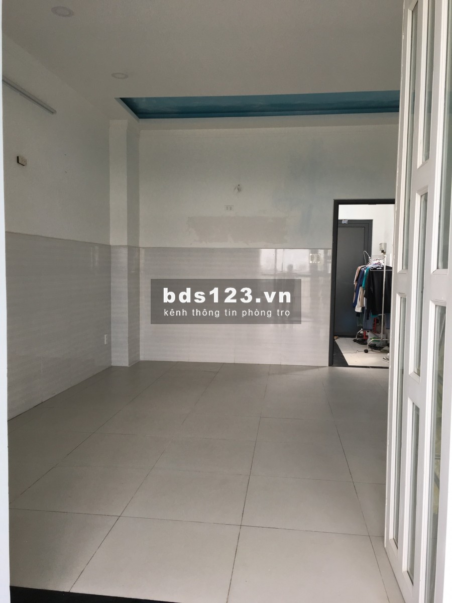 phòng đẹp sạch sẽ thoáng mát k chung chủ máy lạnh kệ bếp, toilet riêng tự do giờ giấc