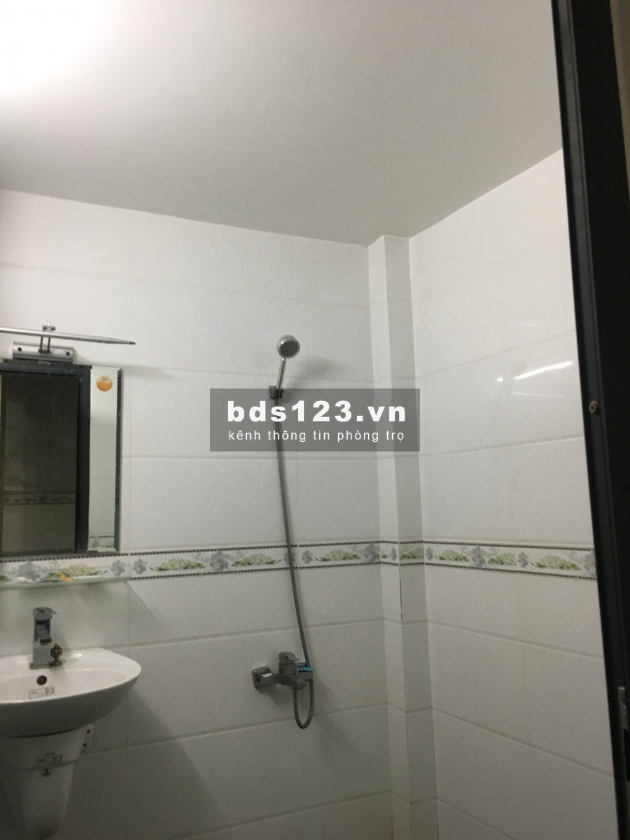 phòng đẹp sạch sẽ thoáng mát k chung chủ máy lạnh kệ bếp, toilet riêng tự do giờ giấc