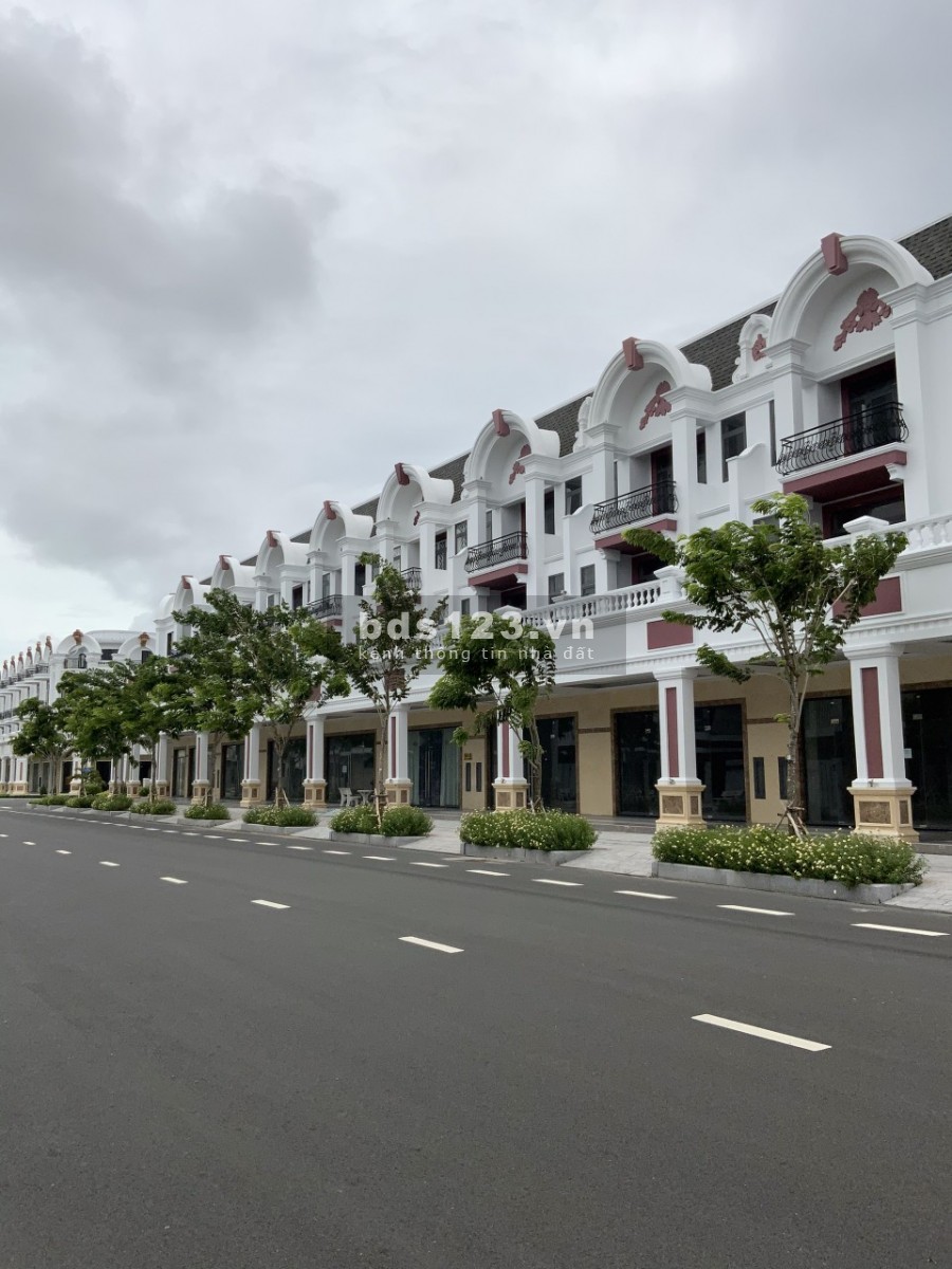 Bán gấp căn shophouse 2 mặt tiền Phú Cường_ Gía đầu tư