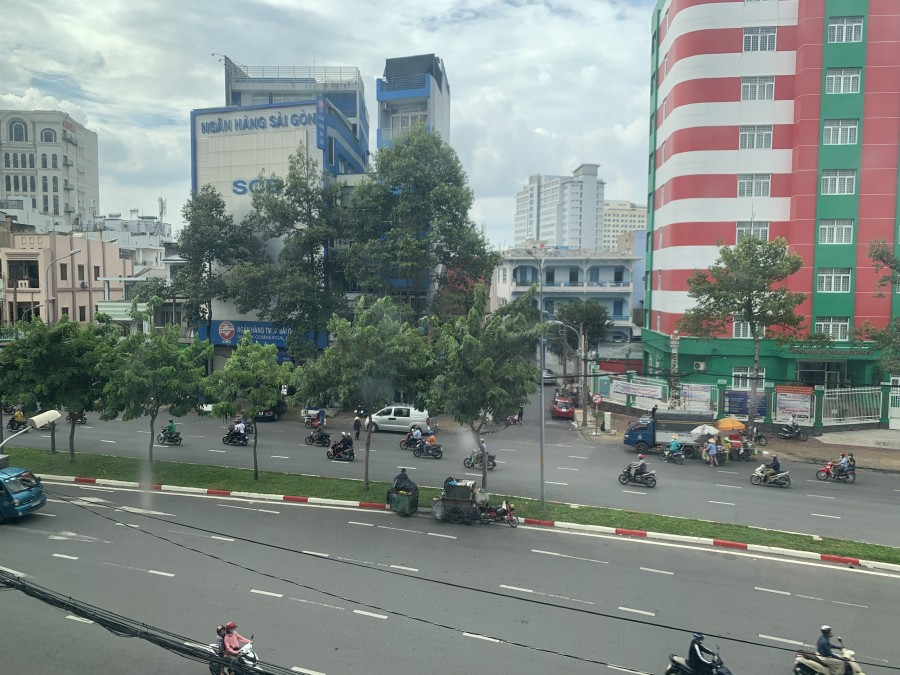 Cho thuê văn phòng tại Q5 MT sàn trong suốt, 2 mặt kính gần ngay ngã ba Võ Văn Kiệt - VP cao cấp.