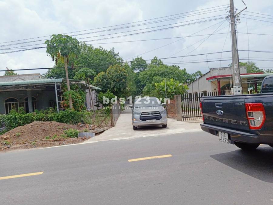Cần bán gấp lô đất vườn 1000m2 giá 300tr, gần trung tâm của thành phố