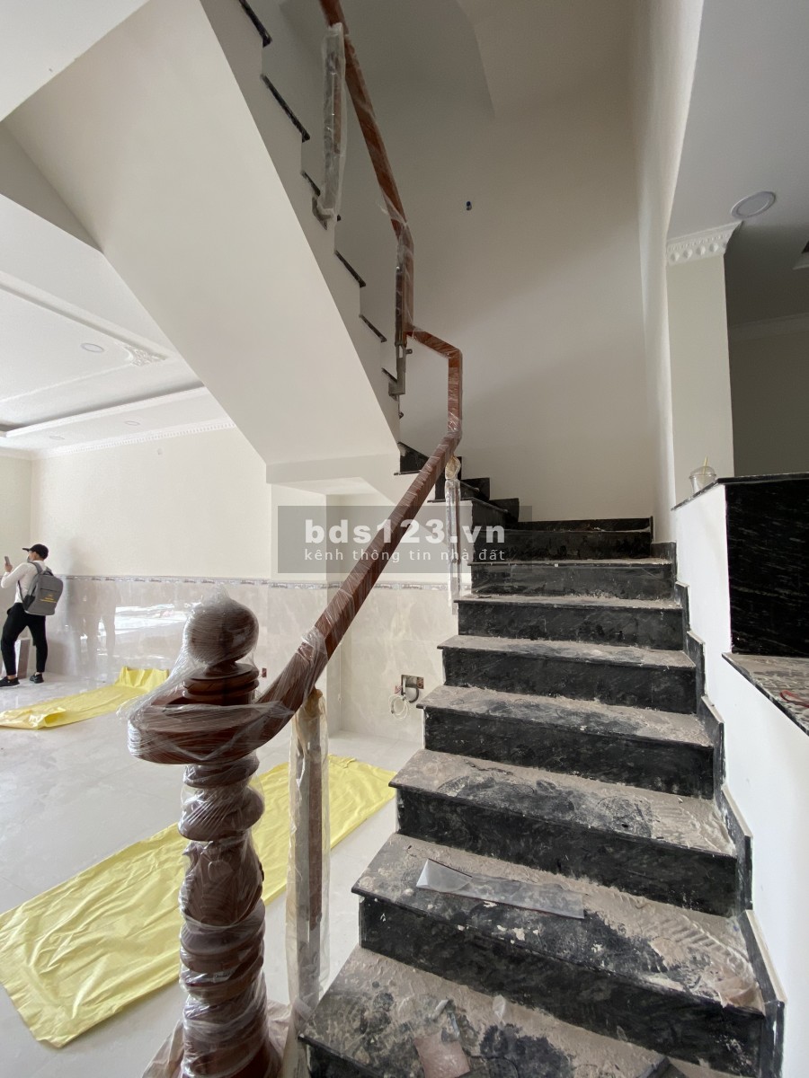 Bán nhà mặt phố thương mại Royal Town Dĩ An Bình Dương 4.5ty Lh ngay 0357782538 để được tư vấn