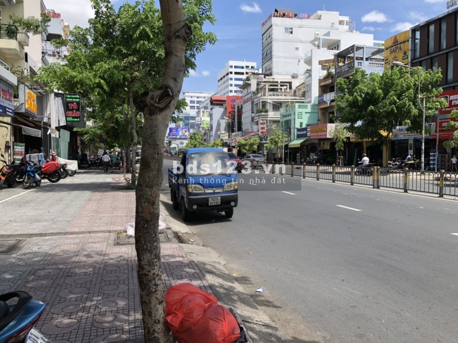 Nhà mặt tiền Lý Thái Tổ Quận 10 tuyệt đỉnh kinh doanh chỉ 21 tỷ, vỉa hè rộng 6m