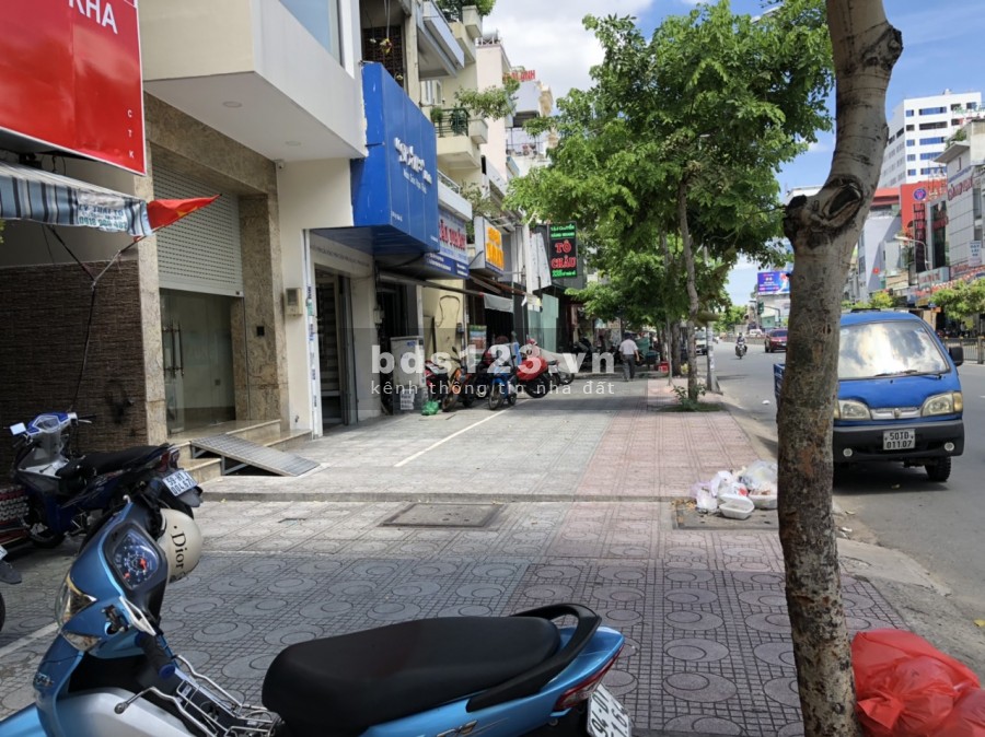Nhà mặt tiền Lý Thái Tổ Quận 10 tuyệt đỉnh kinh doanh chỉ 21 tỷ, vỉa hè rộng 6m