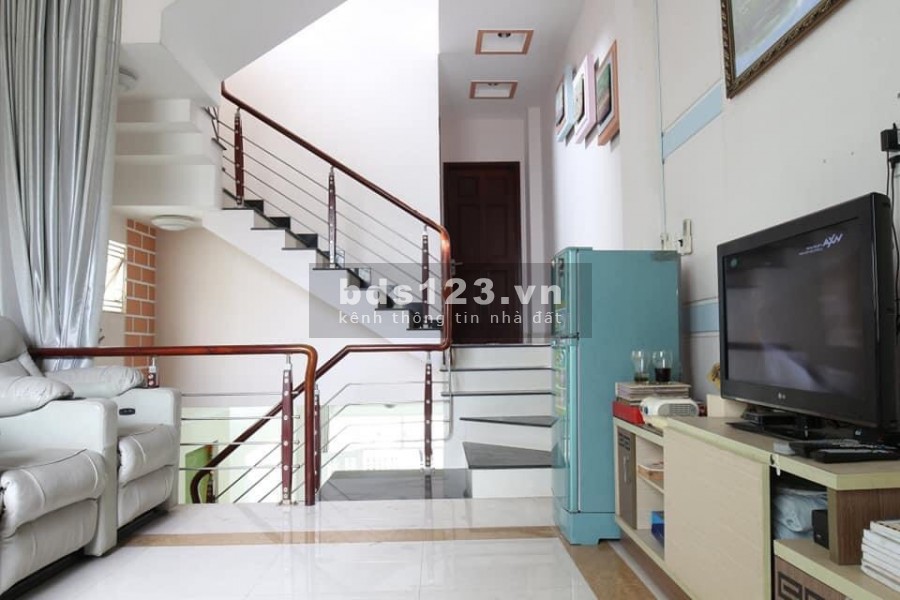 Nhà giá rẻ hẻm Lý Thường Kiệt, gần ngã tư 7 hiền Quận Tân Bình liên hệ ngay. LH0909205956
