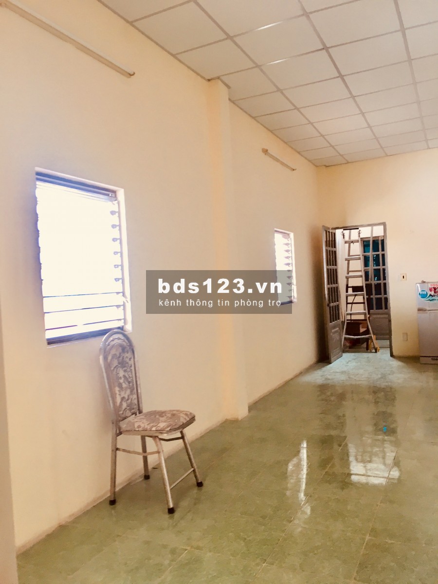 Phòng siêu rộng 60m2 cửa sổ máy lạnh mát mẻ không chung chủ tự do