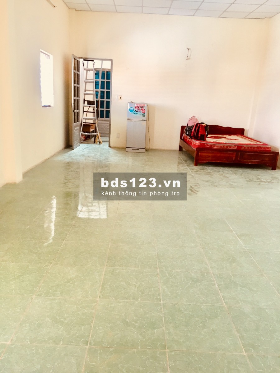 Phòng siêu rộng 60m2 cửa sổ máy lạnh mát mẻ không chung chủ tự do