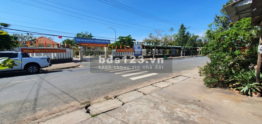 Chính chủ bán 270m2 đất, Vĩnh Hưng, Long An, đang có nhà Cấp 4, giá 2.5 tỷ