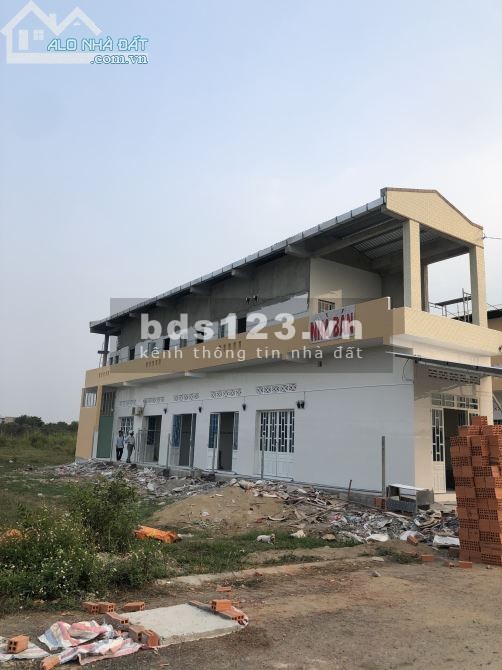 Nhượng lại dãy trọ 1 trệt, 1 lầu 10 phòng, dt 125m (5x25m), sổ hồ riêng, giá 2.3 tỷ
