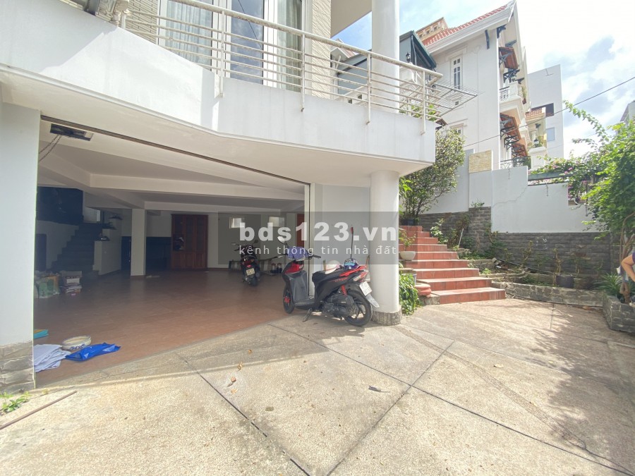 Cho thuê Villa 590m2 Gara,trệt lửng 2 lầu 4PN full NT Thảo Điền Quận 2