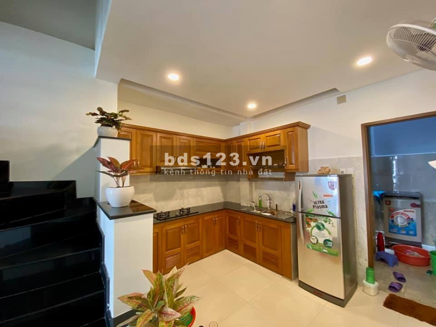 Bán nhà Đồng Đen Tân Bình dt 48m2 (4x12m), 3 tầng, HXH, Nhà đẹp, sổ hồng, giá 6 tỷ 5