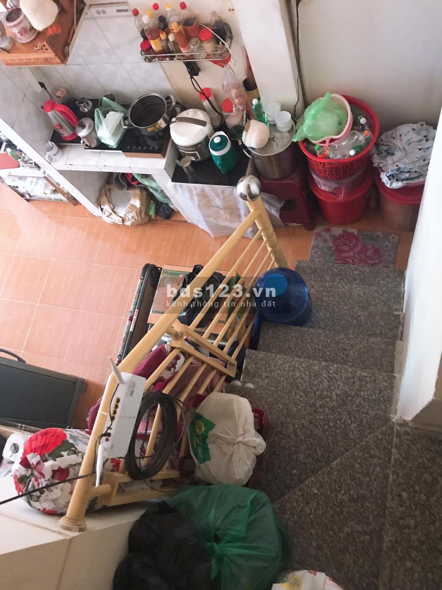 Nhà Lê Ngã, cách hẻm xe hơi 30m, có sân thương, giá bán 2.5 tỷ, dt 60m2