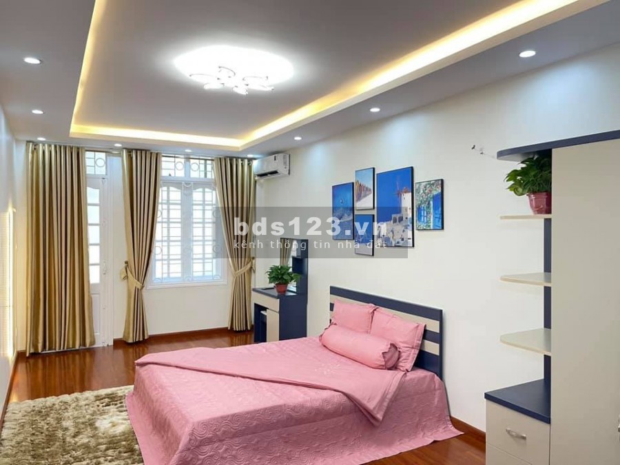 Bán nhà chỉ 2.95 tỷ tại Kim Giang, diện tích 33m2 x 5 tầng, trước nhà gần 3m. Mới tinh