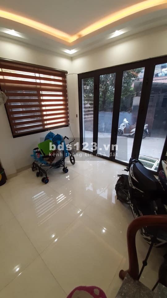 Nhà trung tâm phường Yên Nghĩa, Lô góc, Ô tô đỗ cửa, dt 35m2, 5 tầng, mt 8 m, giá nhỉnh 2 tỷ