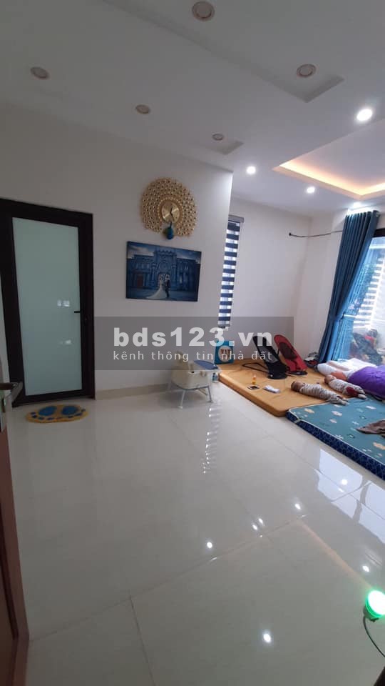 Nhà trung tâm phường Yên Nghĩa, Lô góc, Ô tô đỗ cửa, dt 35m2, 5 tầng, mt 8 m, giá nhỉnh 2 tỷ
