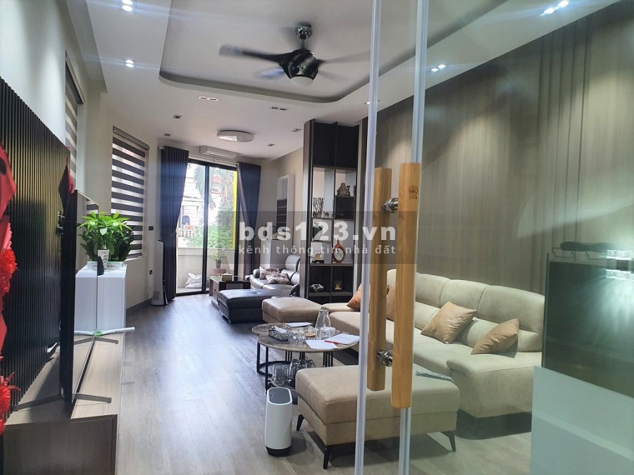 Bán nhà phố Hoàng Ngân, Cầu Giấy. Vỉa hè, ô tô, KD. 102m2 5T MT5m 16 tỷ