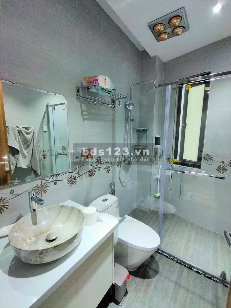 Bán nhà phố Hoàng Ngân, Cầu Giấy. Vỉa hè, ô tô, KD. 102m2 5T MT5m 16 tỷ