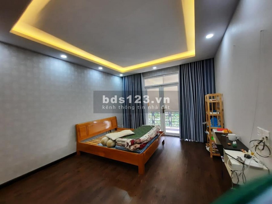 Bán Gấp Nhà Hòa Bình Hẽm Xe Hơi Hòa Thạnh Tân Phú 100m2 giá chỉ 7.6 tỷ.