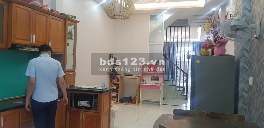Bán Gấp Nhà Hòa Bình Hẽm Xe Hơi Hòa Thạnh Tân Phú 100m2 giá chỉ 7.6 tỷ.