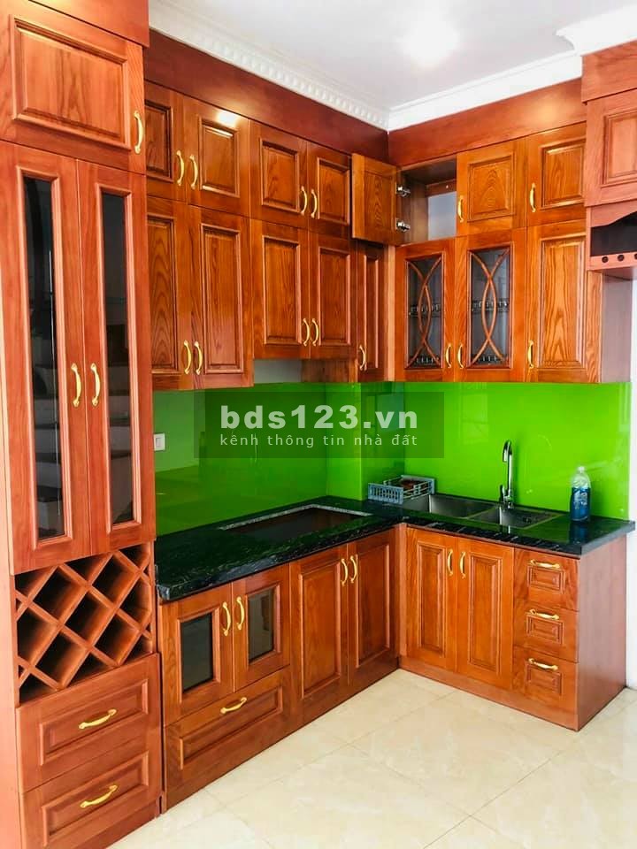 Nhà 6 tầng thang máy. dt 47m 5 tỷ 250 đường ô tô tránh, mặt đường nhựa