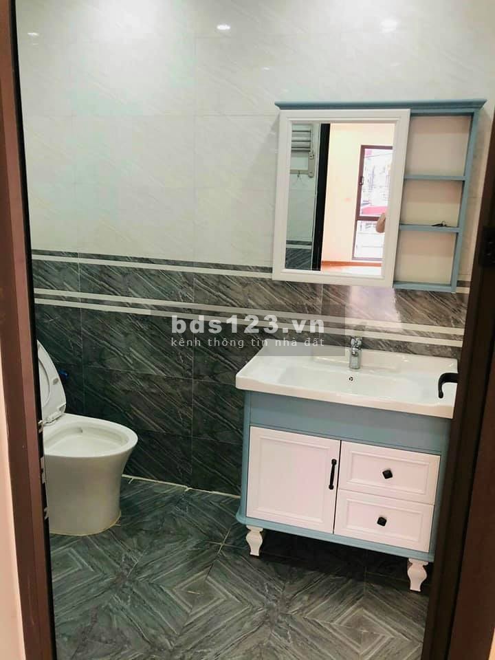 Nhà 6 tầng thang máy. dt 47m 5 tỷ 250 đường ô tô tránh, mặt đường nhựa