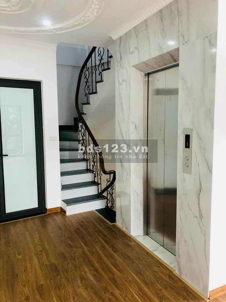 Nhà 6 tầng thang máy. dt 47m 5 tỷ 250 đường ô tô tránh, mặt đường nhựa