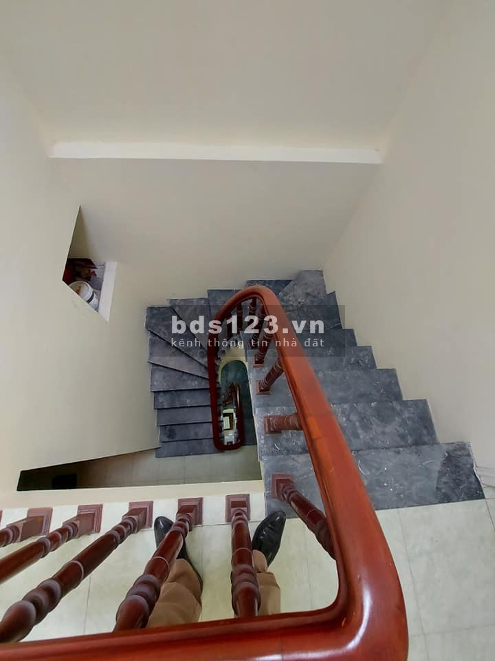 Bán nhà 3 tầng Nguyễn Văn Cừ Lô góc 3 mặt ngõ ô tô đỗ cửa