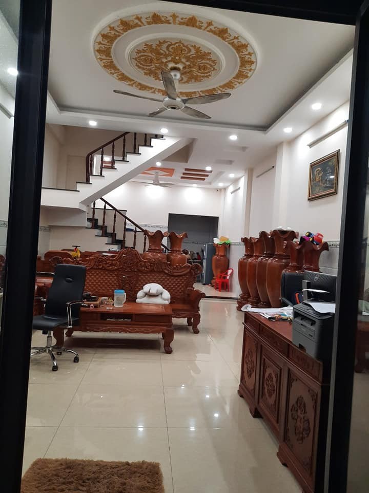 Bán gấp nhà nguyên căn Quận Bình Tân, dt 90m2, giá chỉ 8 tỷ, lh: 0917173744 Nghĩa