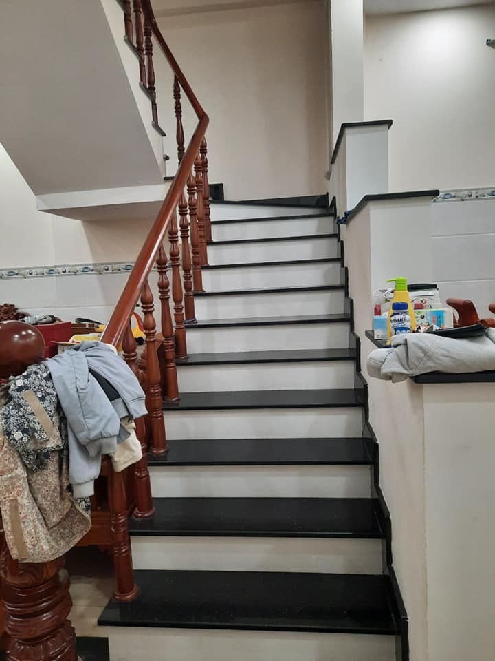 Bán gấp nhà nguyên căn Quận Bình Tân, dt 90m2, giá chỉ 8 tỷ, lh: 0917173744 Nghĩa