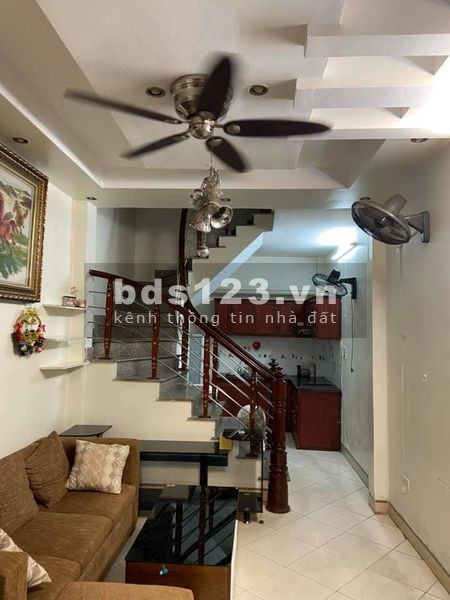 Bán nhà Trương Định, dt 30m2, nhỉnh hơn 3 tỷ, 10 ra phố, kinh doanh sầm uất