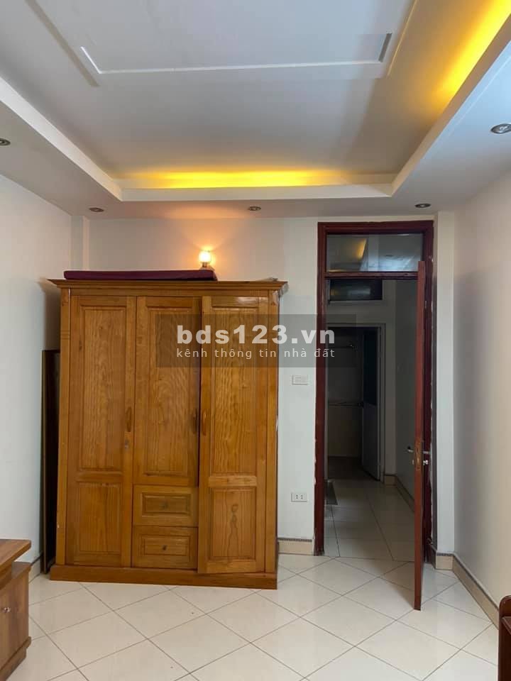 Bán nhà Trương Định, dt 30m2, nhỉnh hơn 3 tỷ, 10 ra phố, kinh doanh sầm uất