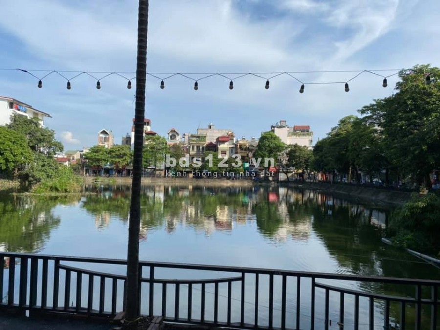 Bán nhà siêu hiếm view hồ, ô tô đỗ cử, nhà bao đẹp đường Bồ Đề