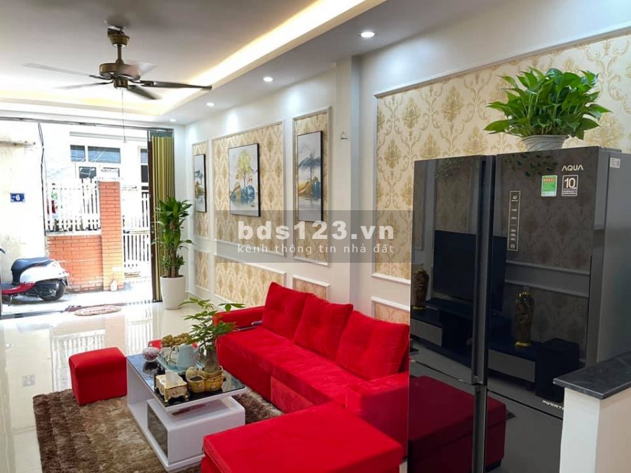 Bán nhà chỉ 2.95 tỷ tại Kim Giang, diện tích 33m2 x 5 tầng, trước nhà gần 3m. Mới tinh
