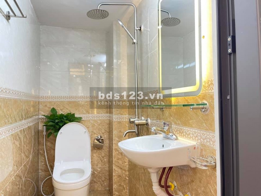 Bán nhà chỉ 2.95 tỷ tại Kim Giang, diện tích 33m2 x 5 tầng, trước nhà gần 3m. Mới tinh