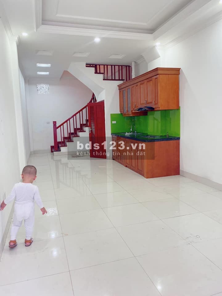 Bán nhà 3 gác đua ô tô tránh 20m, sân rộng, gần Mipec, Ngọc Lâm 35m 5 tầng mt 4m, giá 3.55 tỷ