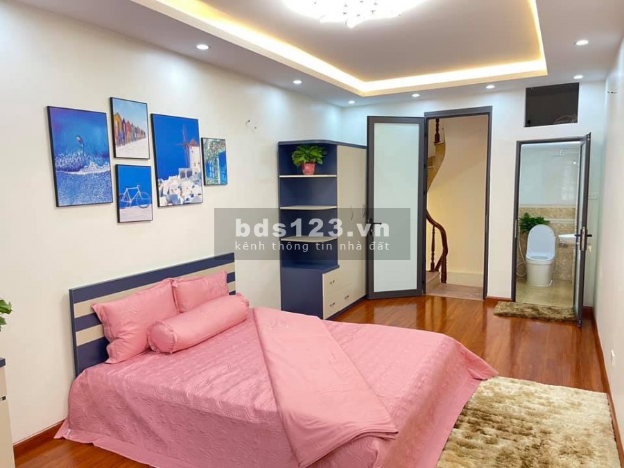 Bán nhà chỉ 2.95 tỷ tại Kim Giang, diện tích 33m2 x 5 tầng, trước nhà gần 3m. Mới tinh