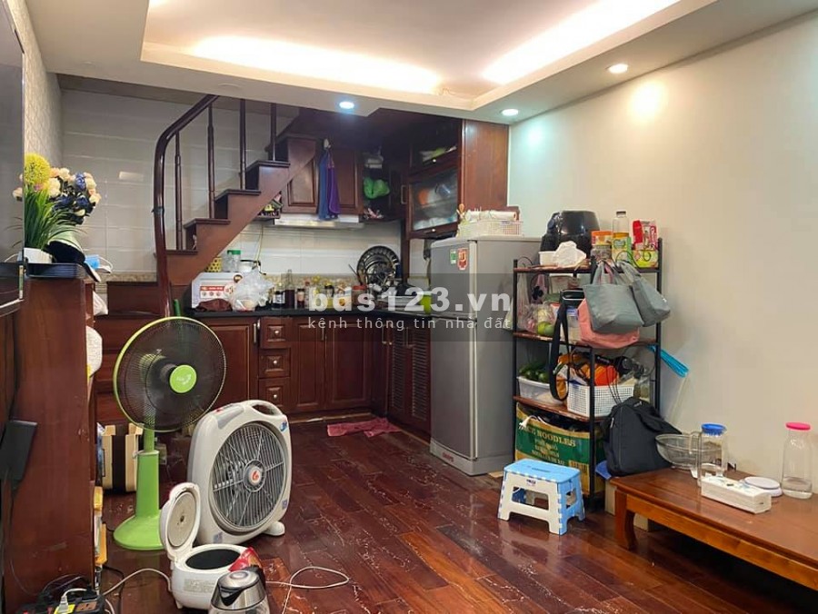 Bán nhà tại Đường Kim Mã, Ba Đình, Hà Nội diện tích 24m2 giá 2.65 Tỷ, ngõ thông