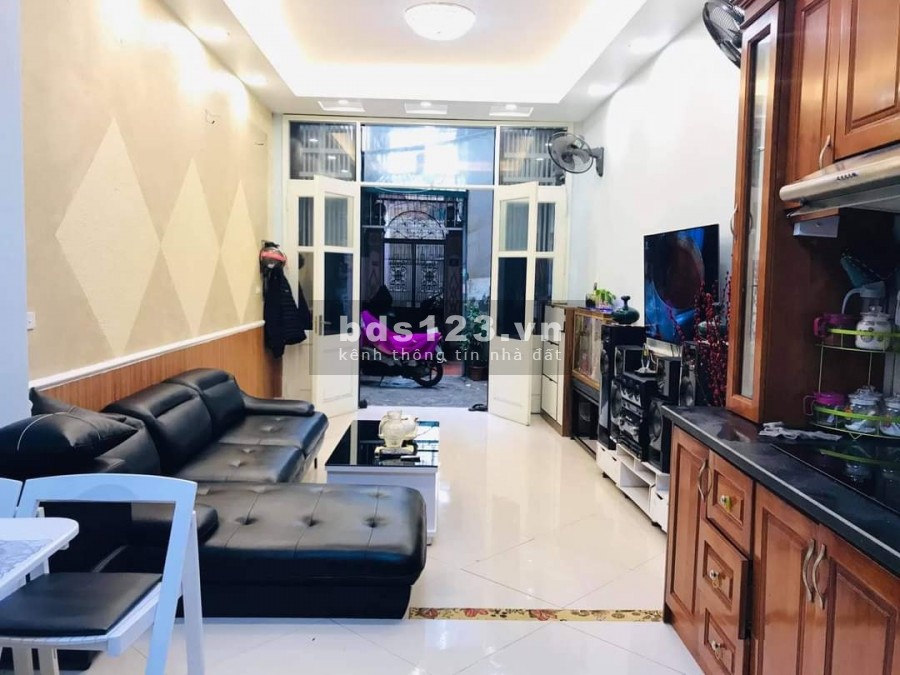 Bán nhà phố Vĩnh Hưng, diện tích rộng 45m2, giá chỉ 3x tỷ, sổ riêng
