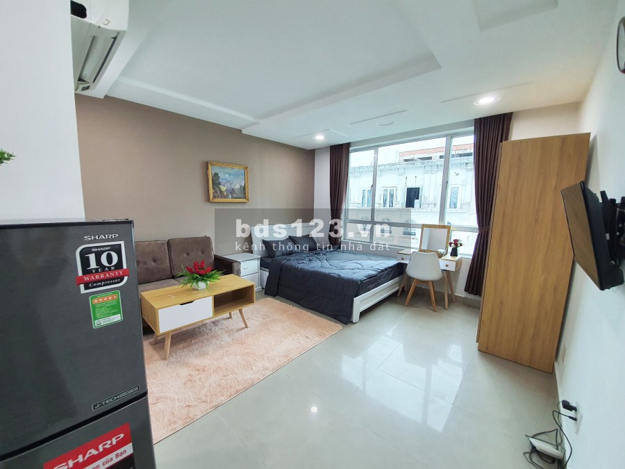 Căn hộ đầy đủ nội thất mặt tiền đường Trần Quang Diệu Quận 3, cửa sổ lớn đón gió, giá ưu đãi mùa dịch
