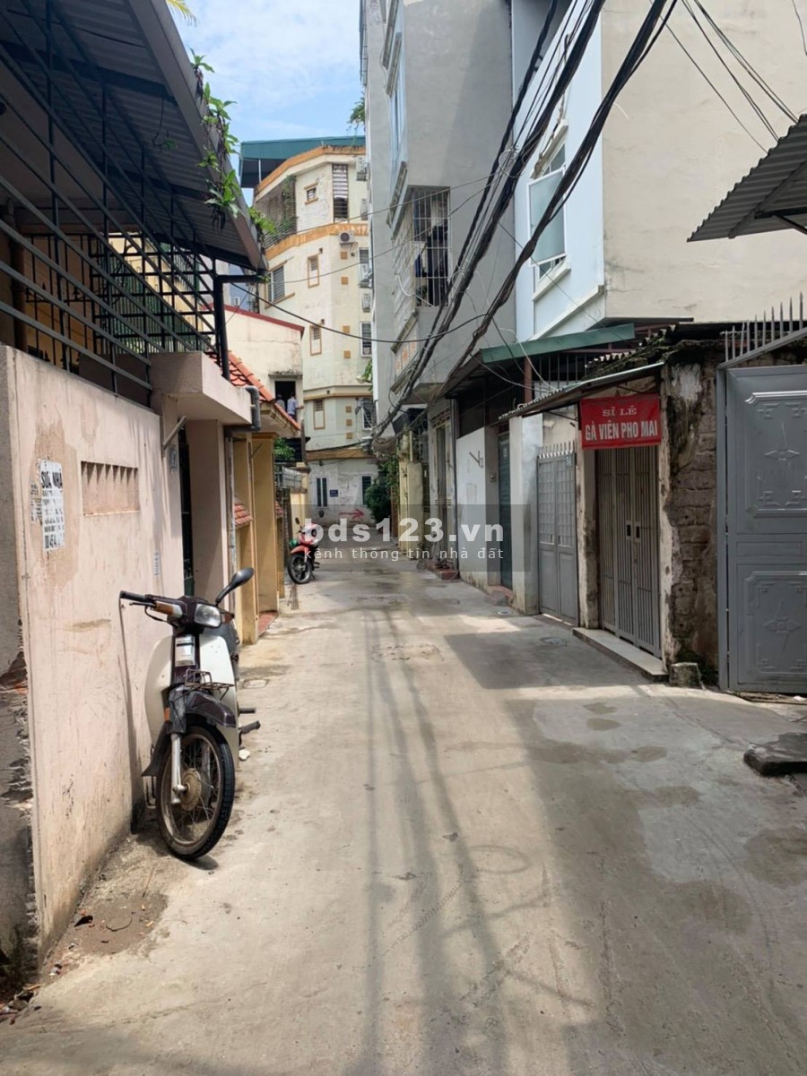 Bán nhà Lạc Long Quân, giá rẻ tiện ích cao, 30m2, giá bán 2.9 tỷ
