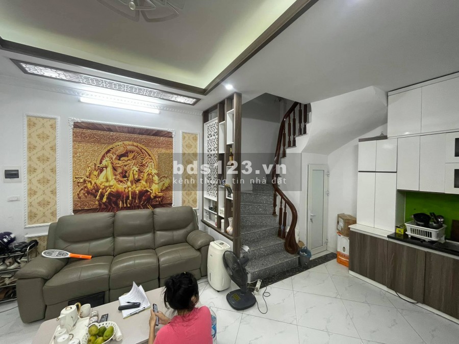 Nhà nguyên căn chính chủ bán tại Hoàng Mai, dt 30m2, giá 3.5 tỷ, tặng full nt, giá 400 triệu