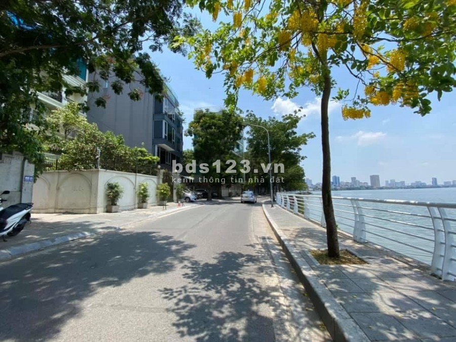 Bán nhà Lạc Long Quân, giá rẻ tiện ích cao, 30m2, giá bán 2.9 tỷ