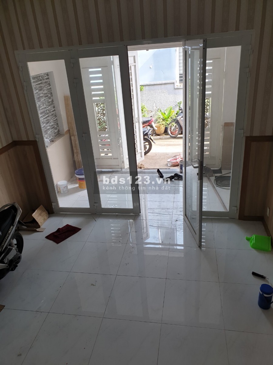 Nhà 3 tầng chợ đường 339, dt 60m2 3PN-3WC, Phước long b. Đường oto