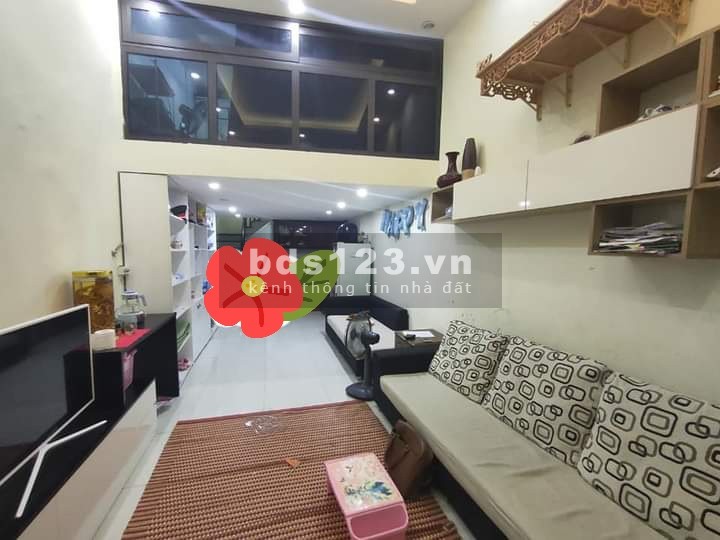 Bán đất tặng nhà c4 Cự Khối, Long Biên, 36m2, 1.5T, giá 1.7 tỷ, ô tô đỗ cửa