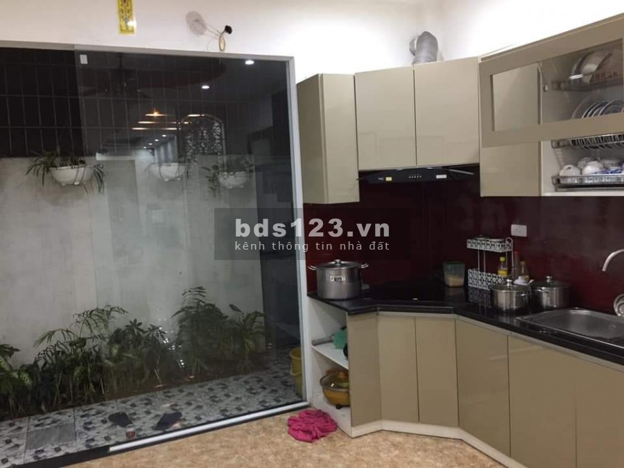 Siêu Hiếm ngõ chợ nhà đường Ngọc Thuỵ, diện tích rộng 80m2, đúc 4 tầng, giá 5.7 tỷ